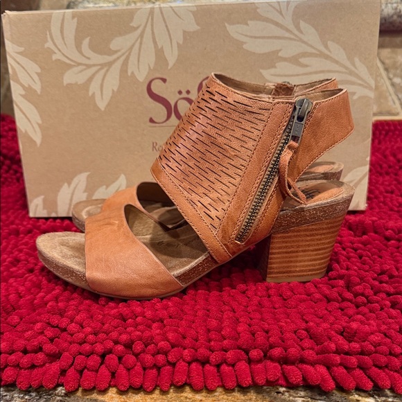 Sofft Tan Open-Toe Milan Heeled Sandals - Picture 4 of 6
